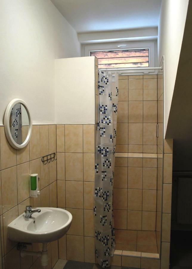 Hostel Pod Topolami ジェロナ・グラ エクステリア 写真